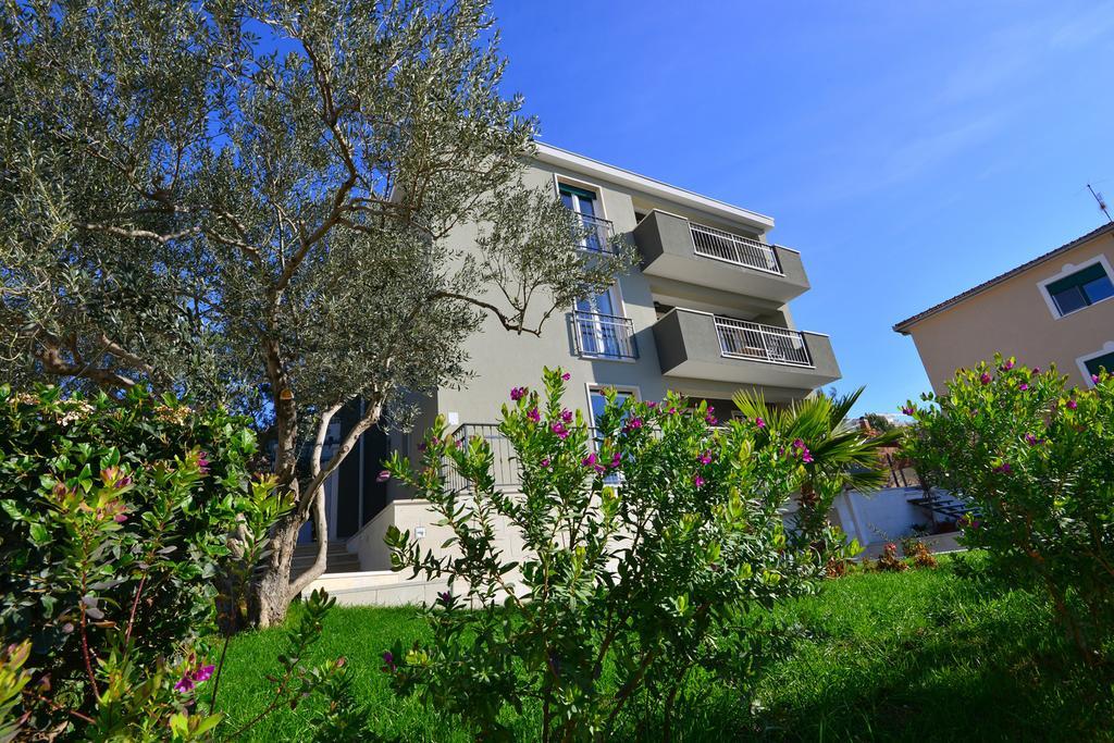Apartments Villa Coratina Trogir Exterior photo